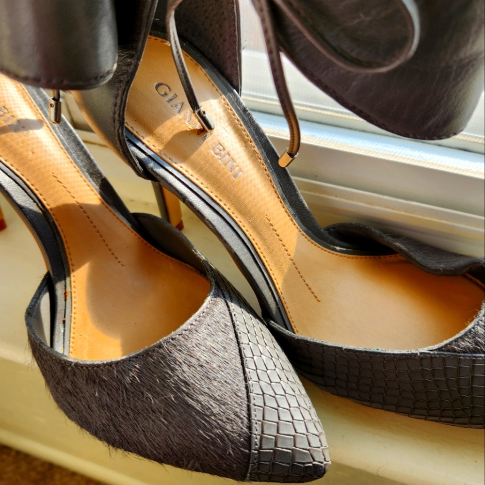 Gianni Bini Gray pumps